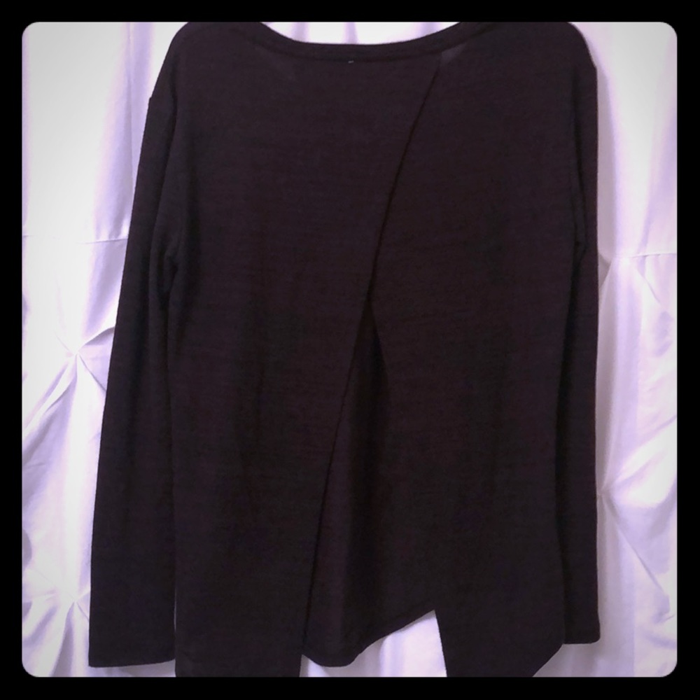 NWOT RD Style slit back knit top